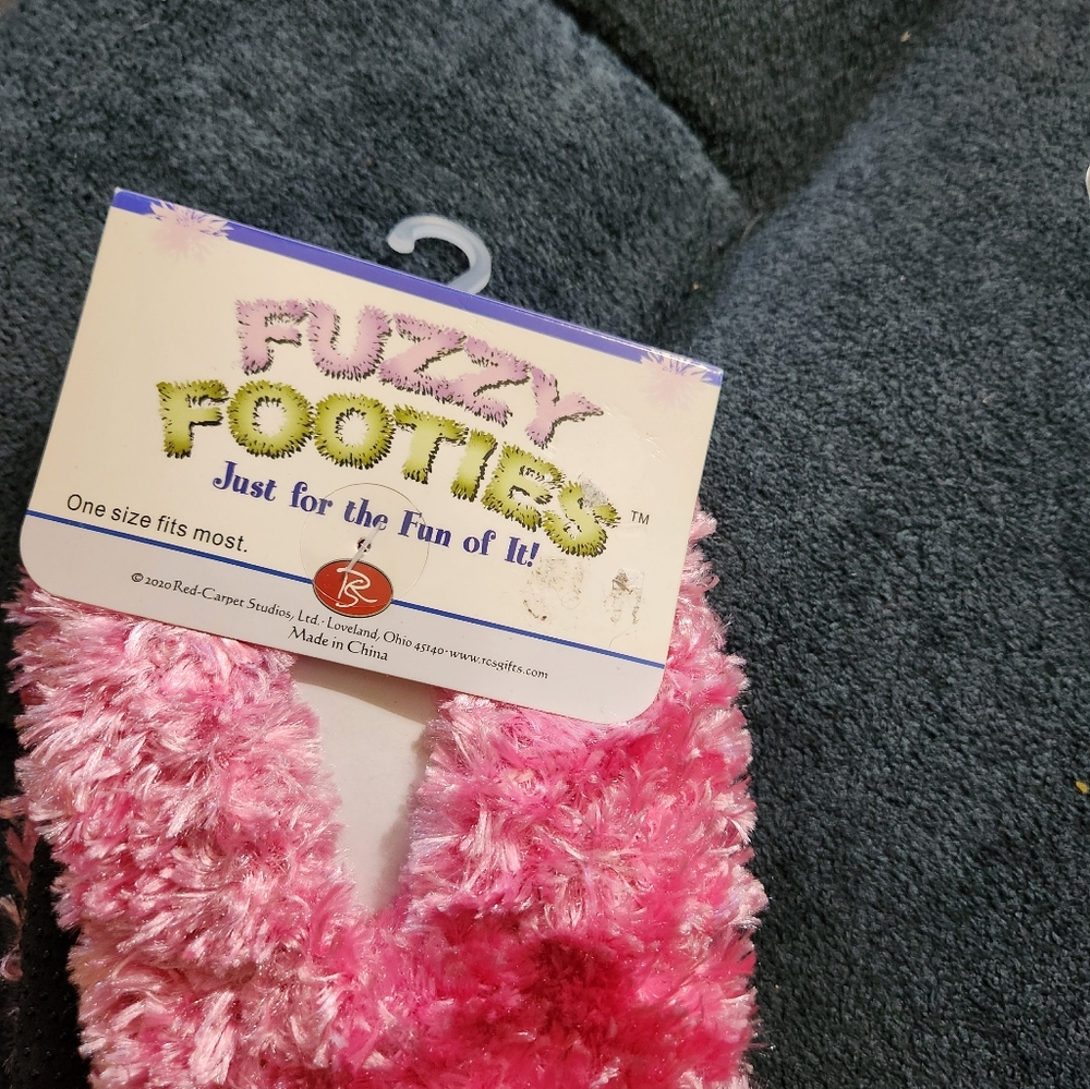 Pink Fuzzy Houseshoes - Picture 3 of 4